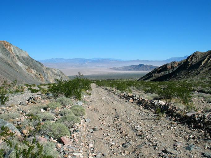 Some additional climbing brings us into the foothills of the Avawatz Mountains.