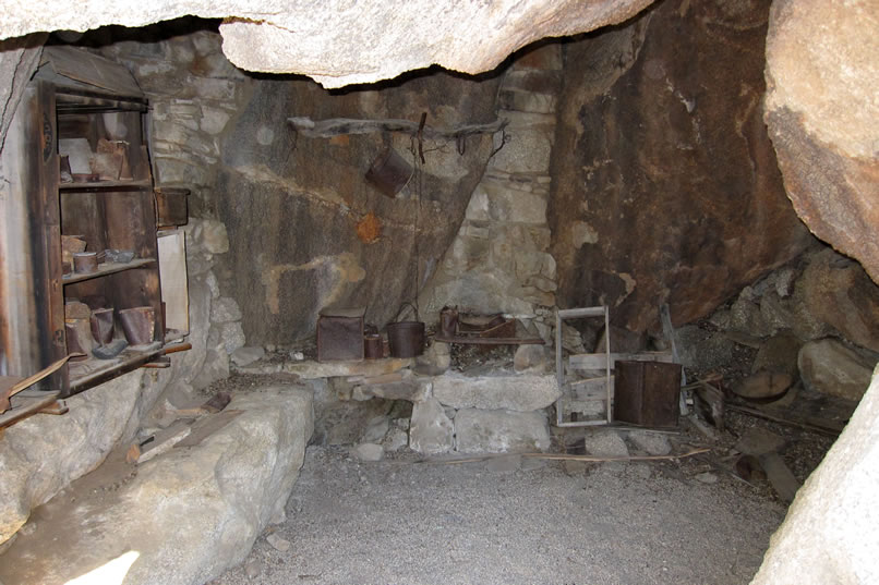 The small ledges and veins of gold ore proved to be a magnet to numerous miners.