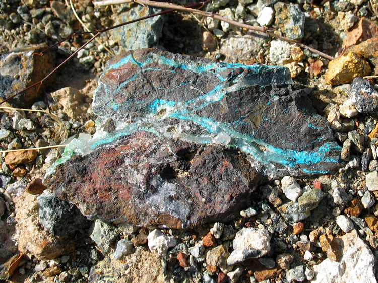 Before the summit, we pass through an area of colorful copper ore rocks.