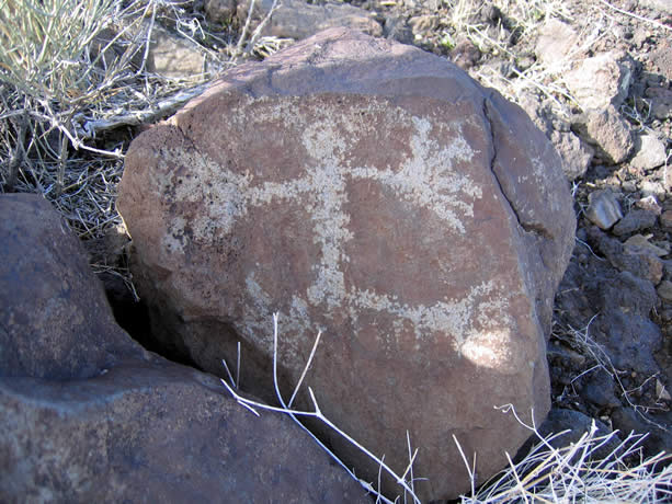 Approaching the tank we found this interesting digitate anthropomorph petroglyph.