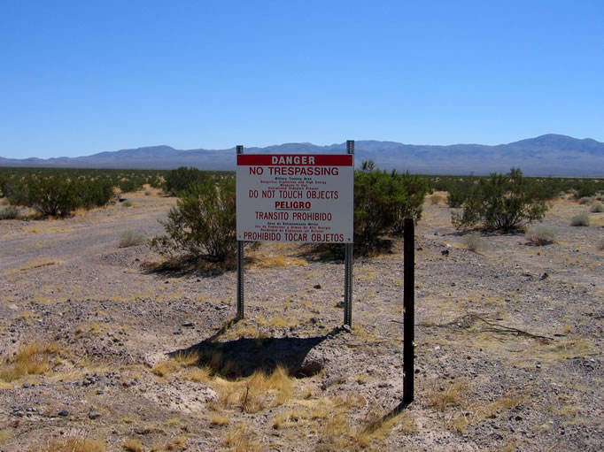 Since we couldn't go any further south, we drove west into the lava "coves" to see what they contained. 