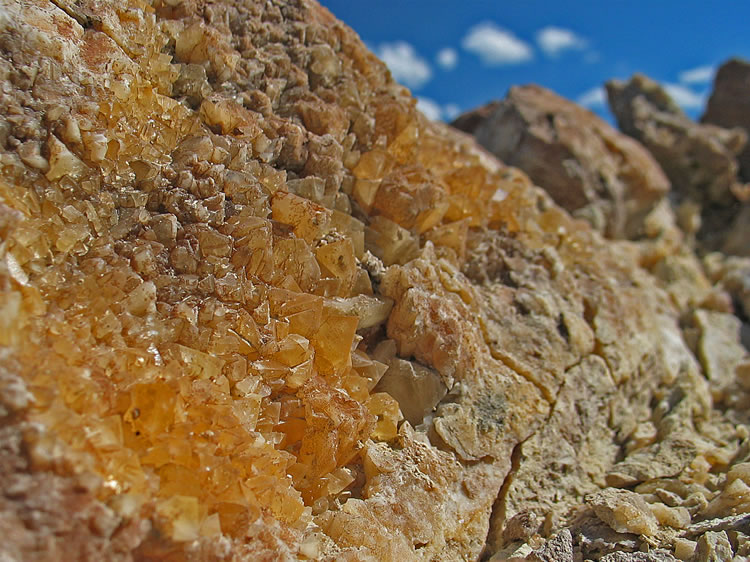 Along the top of those hills Niki finds some nice yellowish crystals.