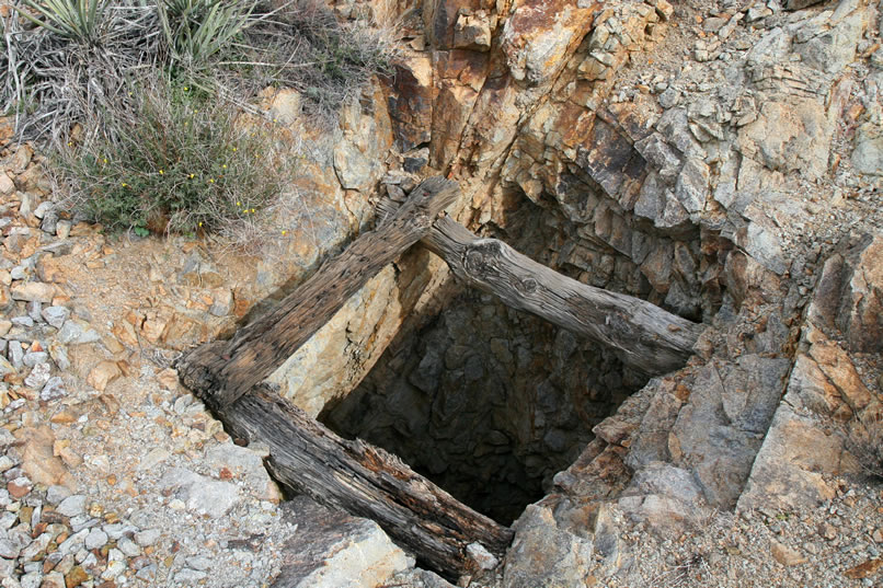 Here's a closer look at the shaft and the timbers.