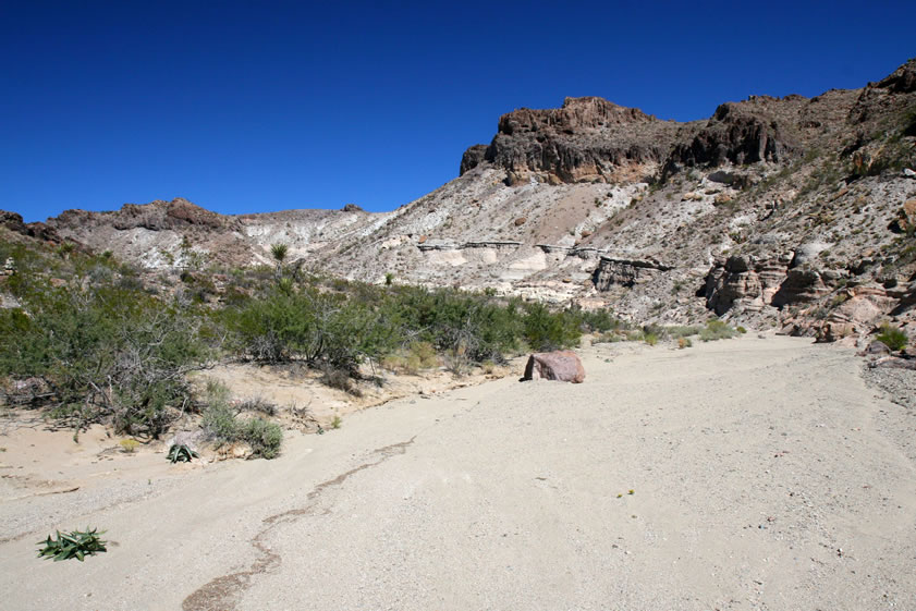 This more northern portion of the wash is quite scenic and has some impressive rock formations.