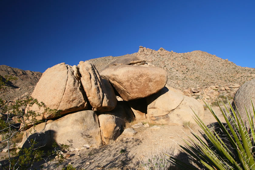 Many of the nearby boulder jumbles have naturally formed shelters.