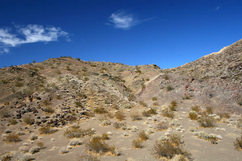 If you look closely you can see Niki hunting for pieces of jasper on the far hillside.