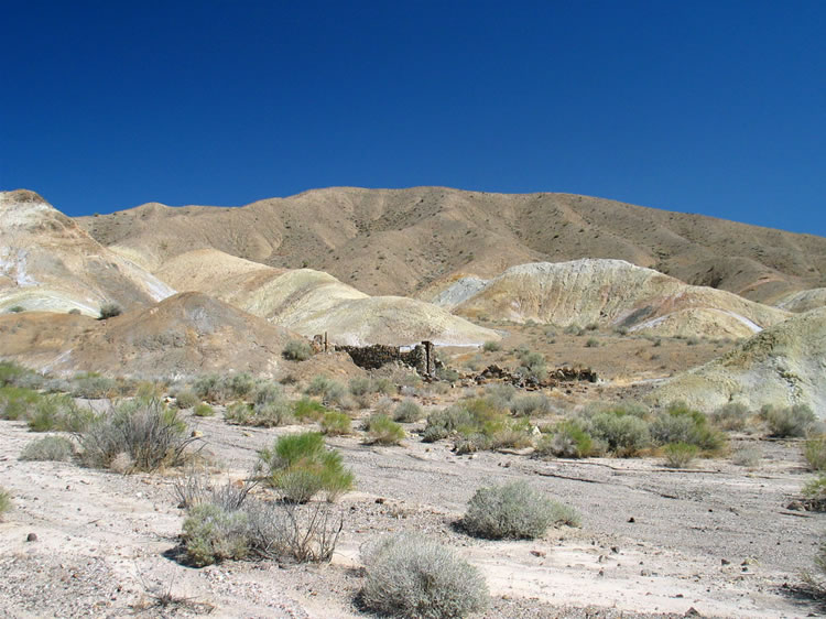 Across the wash we spy the ruined walls of an old rock cabin.  This just gets better and better!