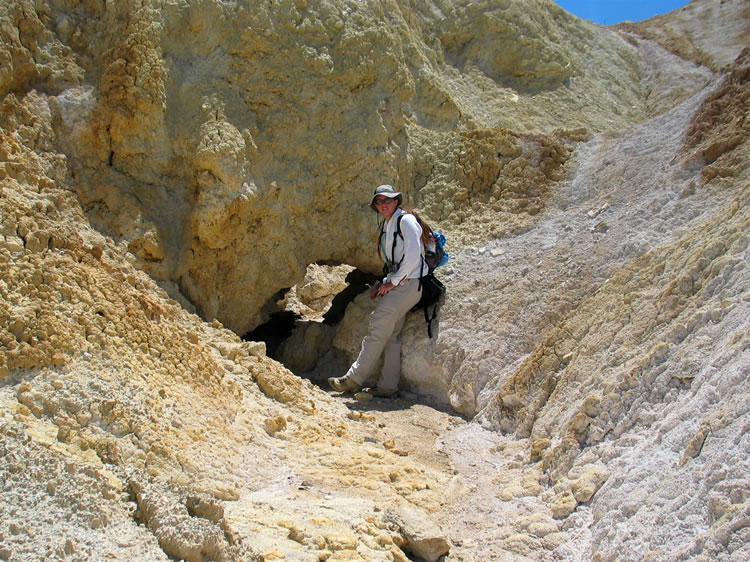 Further down the wash we find the original Golden Arch up a small side canyon.