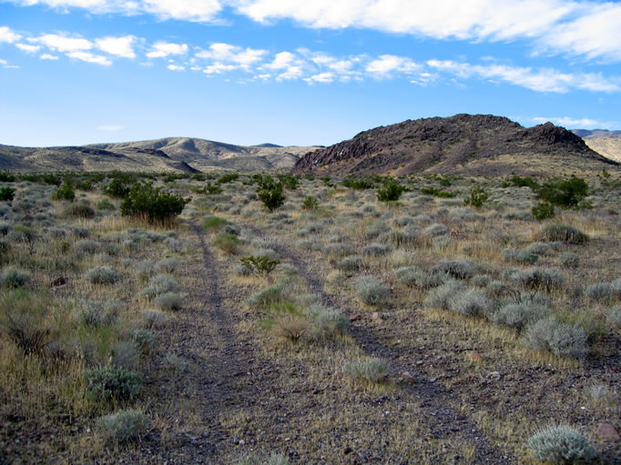 Some views as we near the foothills.