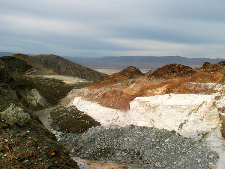 A higher vantage point enables us to see the western slopes of the Ibex Hills.