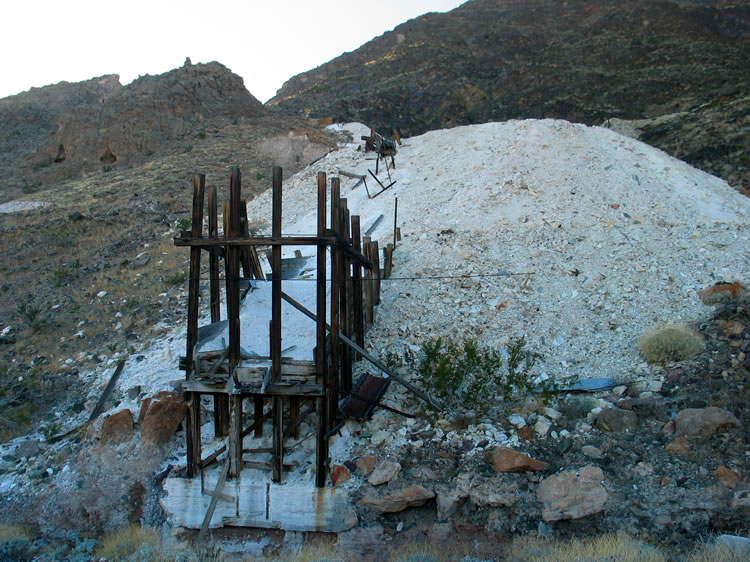 Back down in the wash we got good views of the Monarch's ore chute and loading bin.