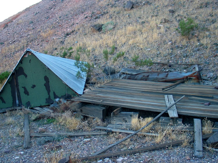 Now we've crossed the wash and are checking out a small living compound for the miners who worked the Monarch.  There are the remains of several 1940's era living shacks.