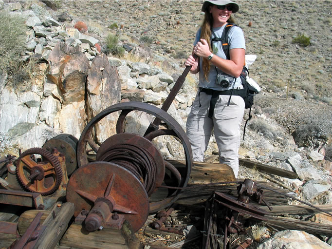 Niki shows that this wench knows how to operate a winch!