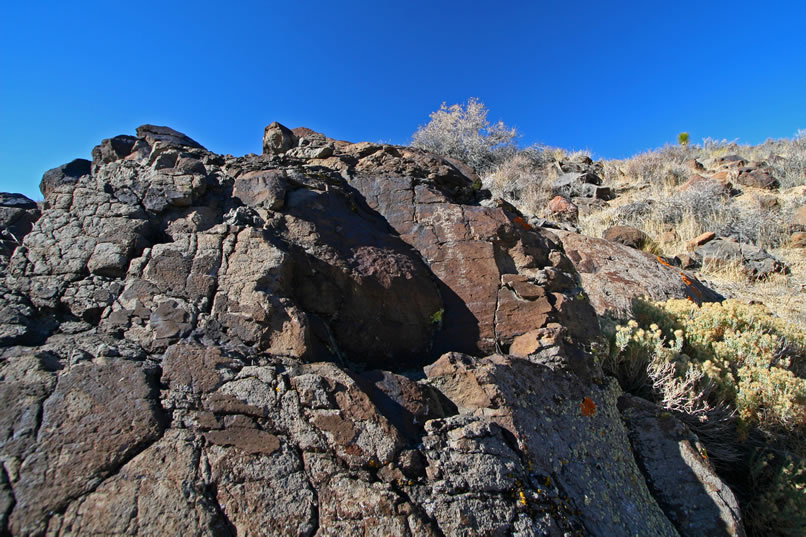 Niki does some climbing up the cliffs near the inscription boulder and finds an anthropomorph petro.