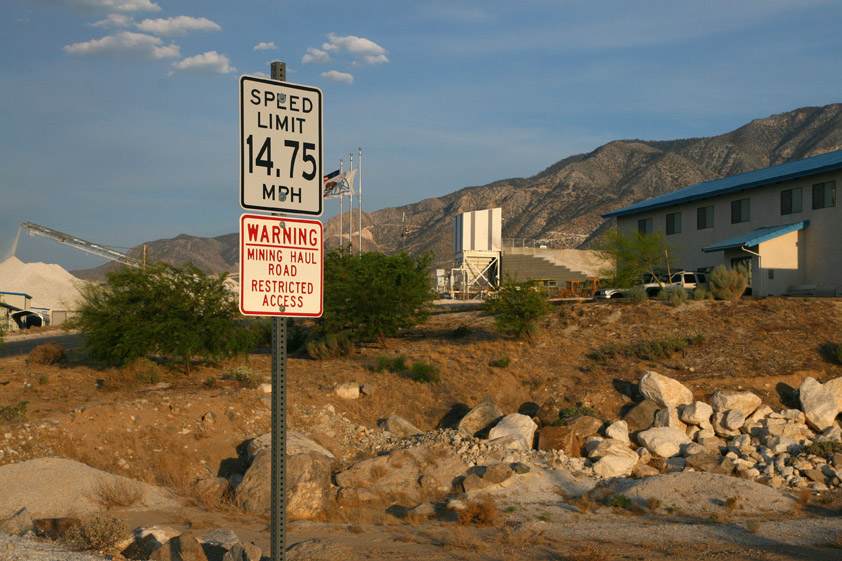 It's already late afternoon when we arrive at the quarry.  Niki can't seem to obey the speed limit sign and roars up to the parking lot at 14.82 miles an hour!