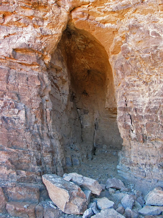 Around a corner in the wash and up near the top of the cliff is this narrow but deep shelter.