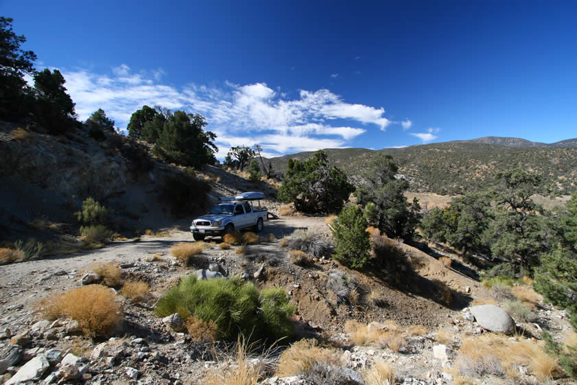 After packing up our gear we slither upward toward the Bonnet Prospect in the hills near out campsite.  Here's the lizardmobile resting on the tailings dump at the mine site.
