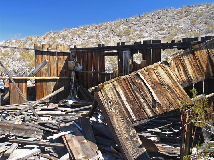 Immediately to the south of the two cabins is the ruin of a larger structure.