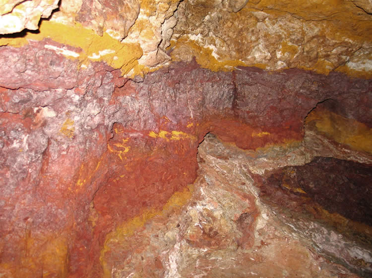 As we retrace our route to the entrance we take a few close-ups of the colorful tunnel walls.