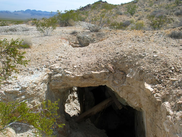 Our last stop in the Old Woman Mountains is at the Oro Plata Mine.