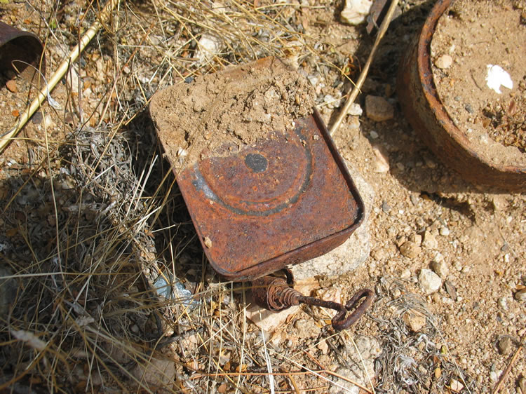 An old style hole and cap can.