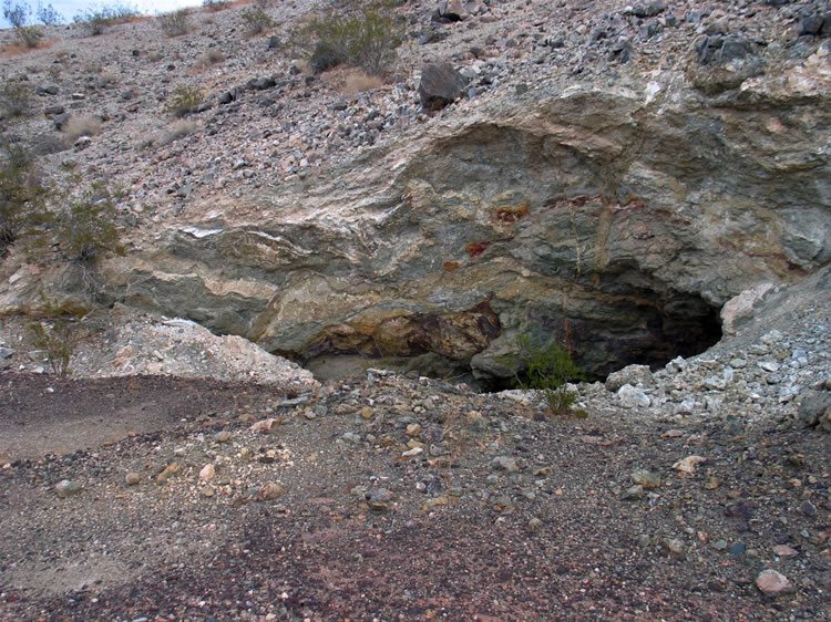 This colorful area is where Niki discovered the open stope that Jamie saw from the end of the tunnel.