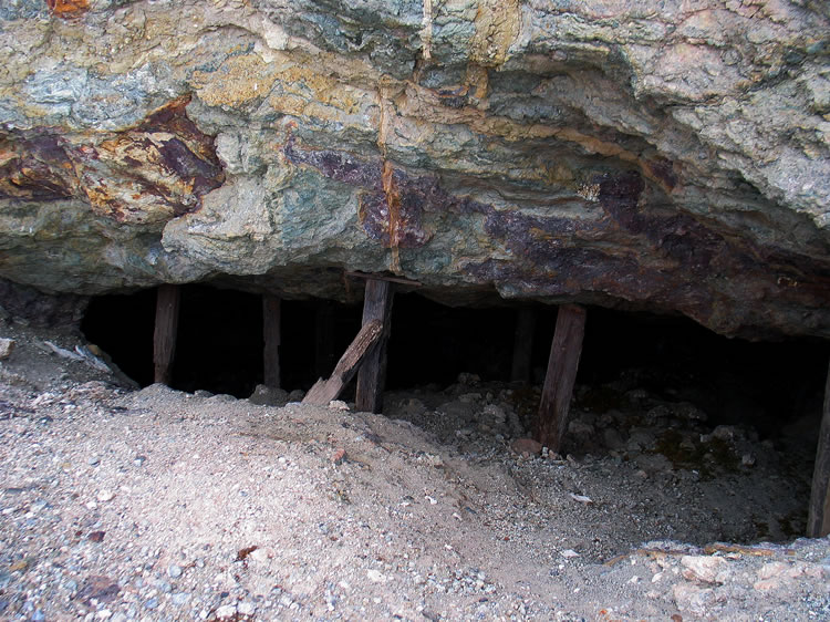 A closer look shows that the miners apparently cleaned out a nice little pocket of ore here.