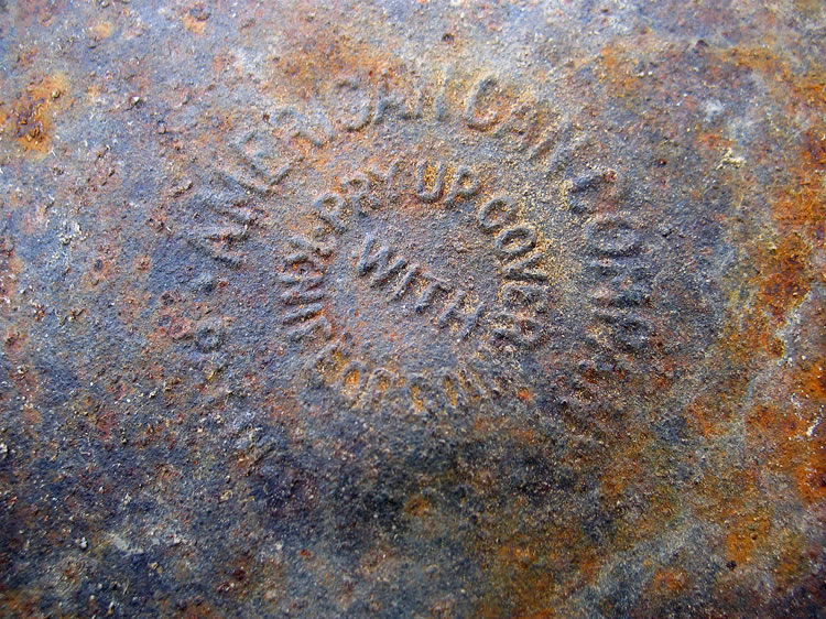 The lid on this can reads, "American Can Company, Pry Up Cover With Knife Or Coin."