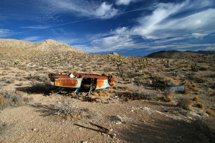 Behind the metal cabin is a nice can dump complete with an upside down vehicle body.