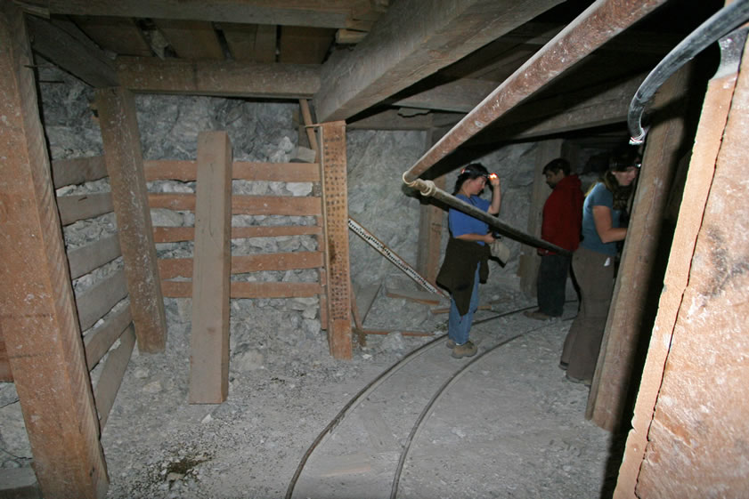 While Dezdan and Guy scout ahead over the cave in, Alysia, Boxcar and Niki look around.