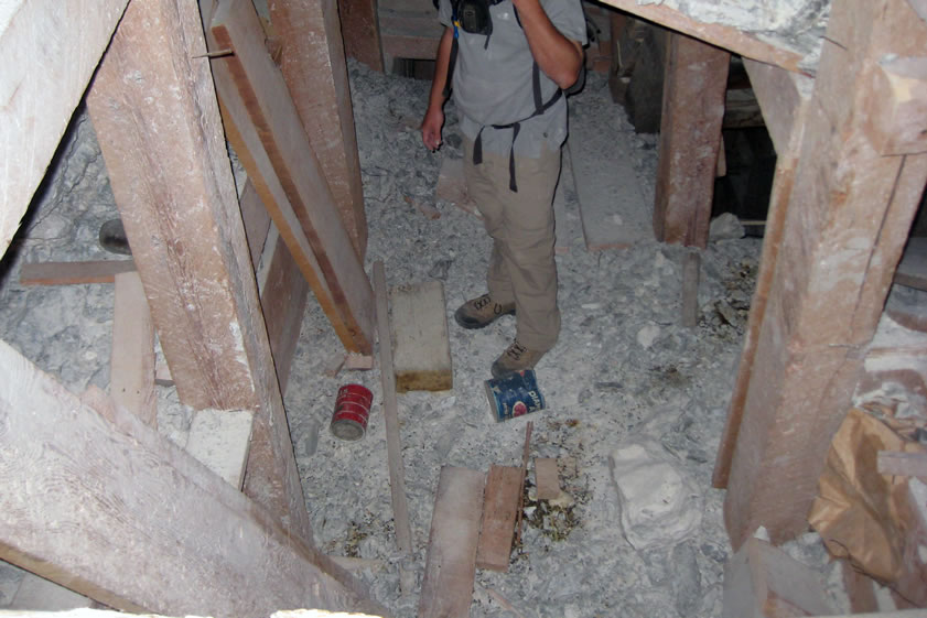 Dezdan finds some cans in the upper level.