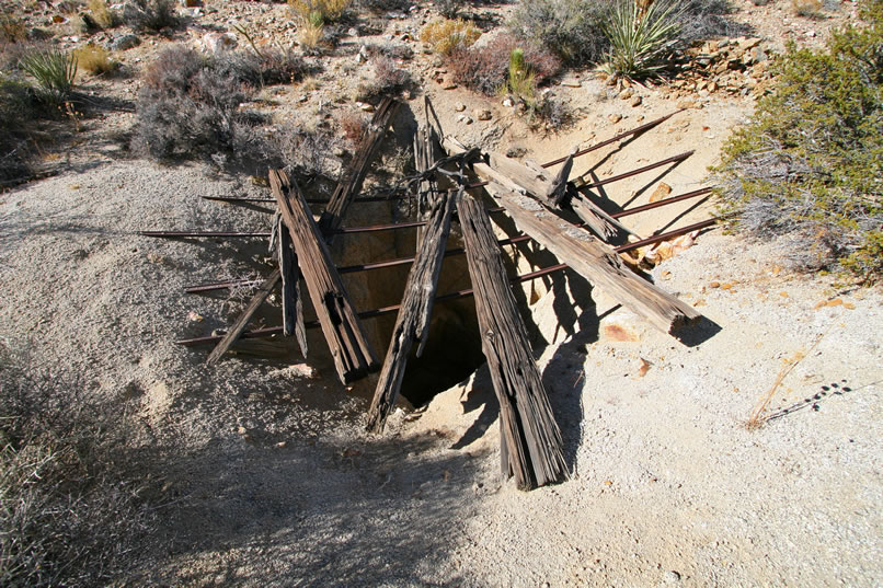 This pit looks a bit like a Malaysian tiger trap!
