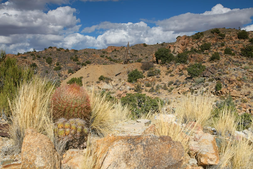 There's a nice view of the mine from here, too.  We decide to head over there next.