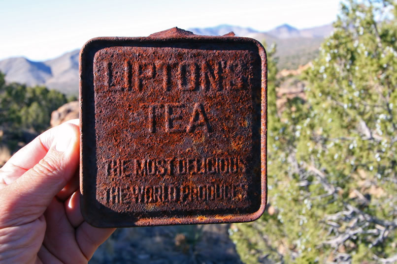 Here's the top to an old Lipton's Tea tin.