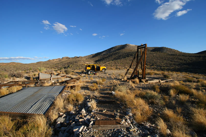 Eventually, we find a perfect spot next to an old shaft and collapsed shed.