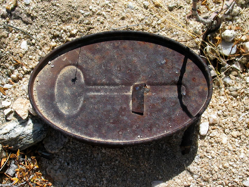 We also find two of these tins with similar inset key slots.