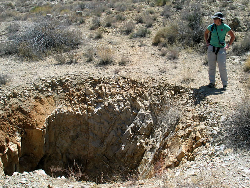 As we approach the stone cabin we come across a deep sheer-walled shaft.