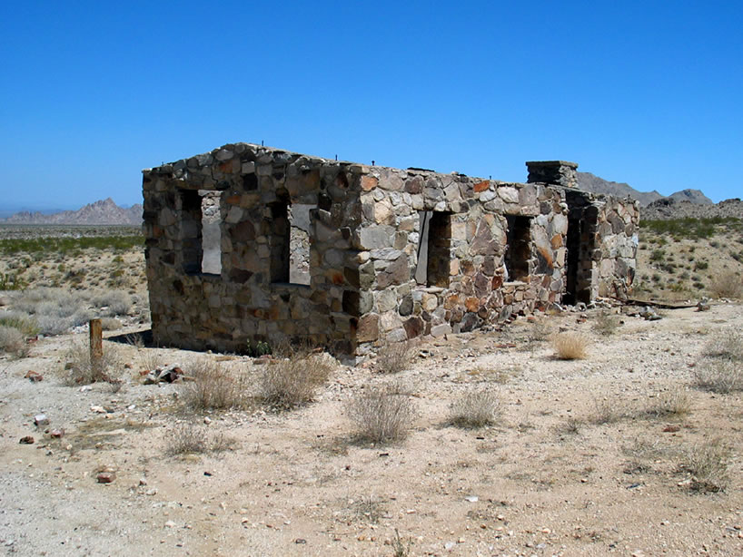 This is a beautifully built structure with a great view.  It seems to be centrally located amidst the mines of the Blue Bugle group, from the Aldos in the north to the Florence in the south.