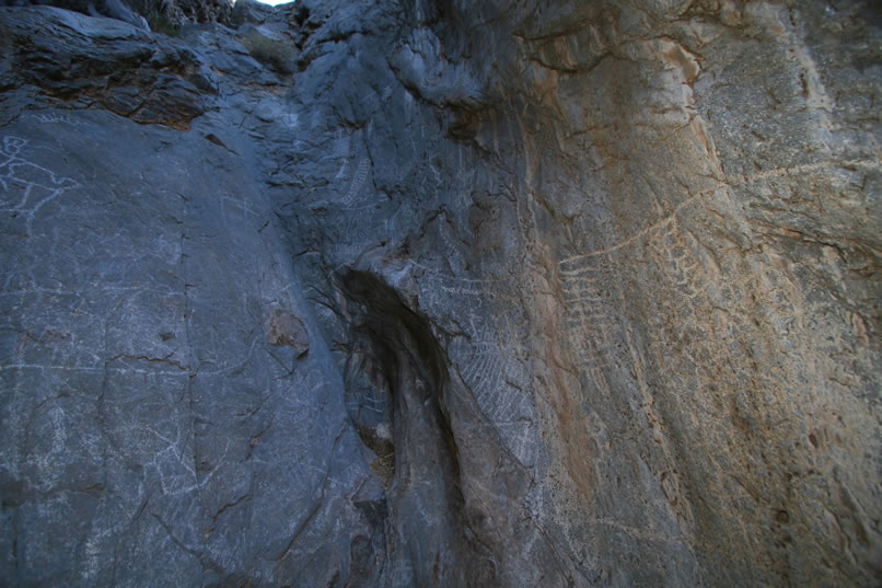 Here we're continuing our clockwise view of the rock art on the walls of the bowl.  Notice that the meander lines continue all the way through this photo.
