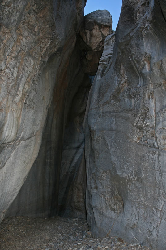 A little way up the canyon we find a deep alcove whose walls have been smoothed by countless years of rushing water.  At first, it doesn't appear that there is any rock art here.